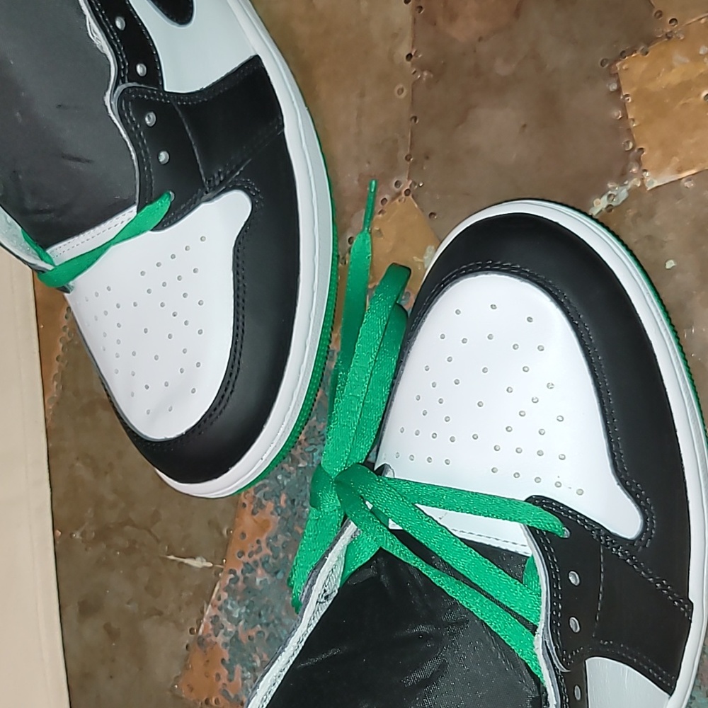 Nike Jordan One high Retro Lucky Green. Worn once.   Men's size 13 - Picture 5 of 16